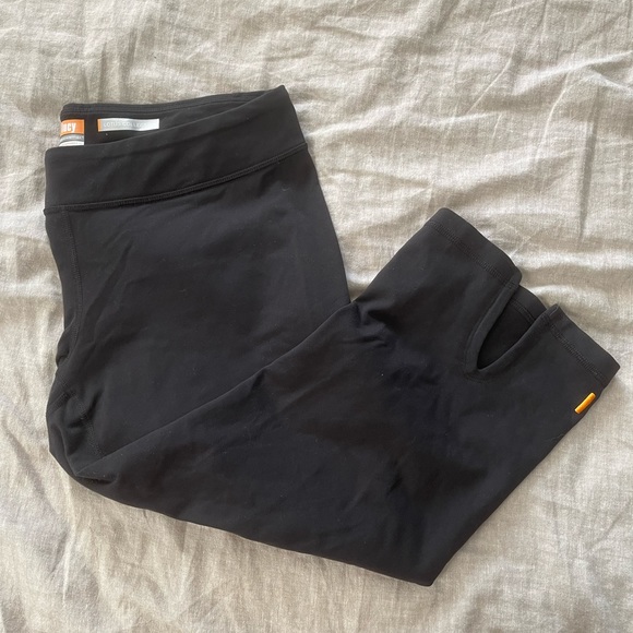 Lucy Lotus Collection black capri yoga pants - Picture 8 of 8